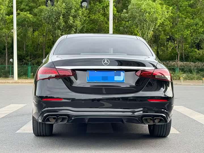 صورة 8 - Mercedes-Benz E-Class