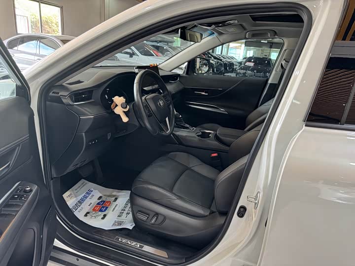 Photo 8 - Toyota Venza