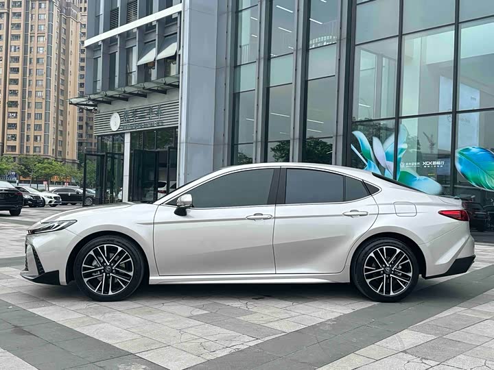 Toyota Camry 2026 2026款 双擎 2.0HSE 运动Lite版