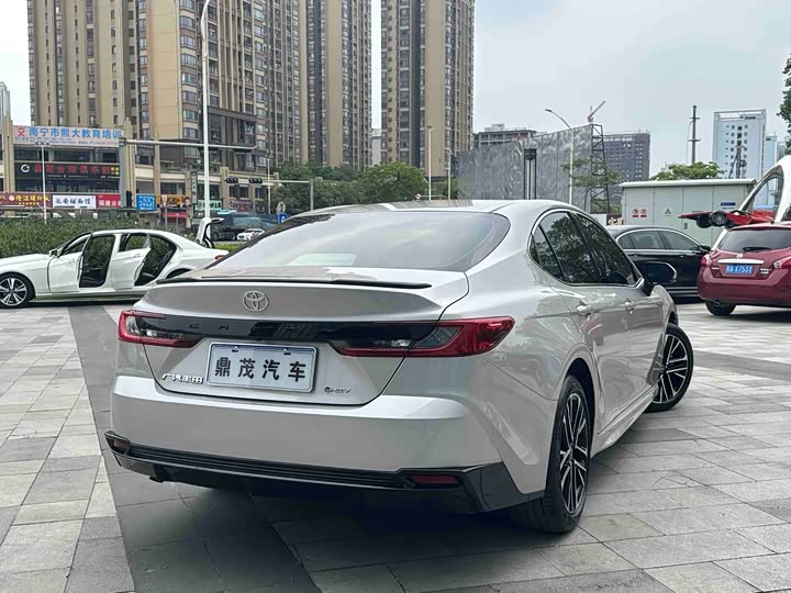Toyota Camry 2026 2026款 双擎 2.0HSE 运动Lite版