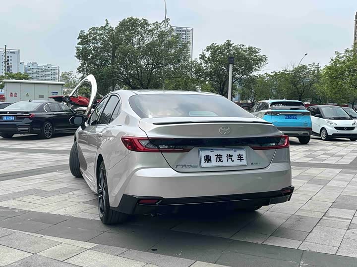 Toyota Camry 2026 2026款 双擎 2.0HSE 运动Lite版
