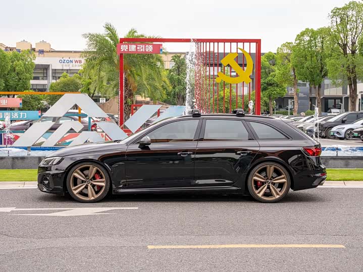 Photo 3 - Audi RS 4