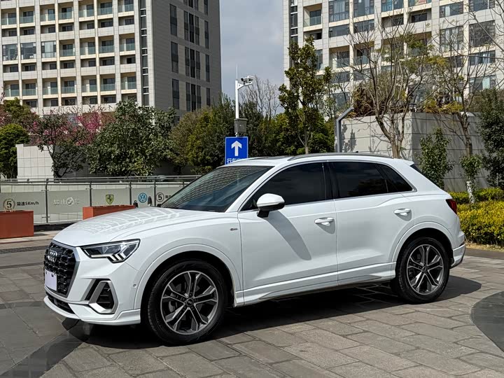 Фото 1 - Audi Q3
