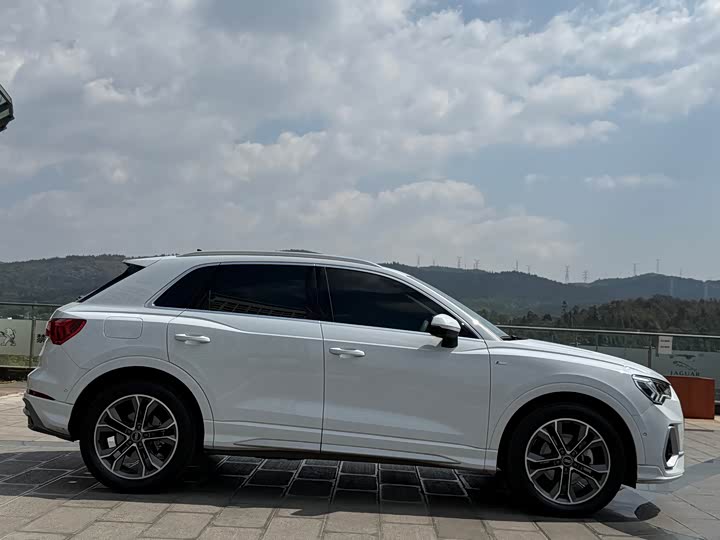 Фото 4 - Audi Q3