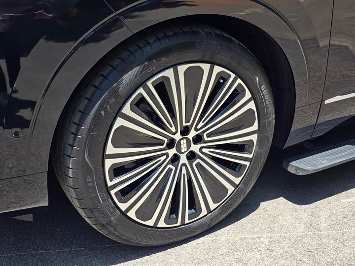 Фото 7 - Geely Galaxy M9
