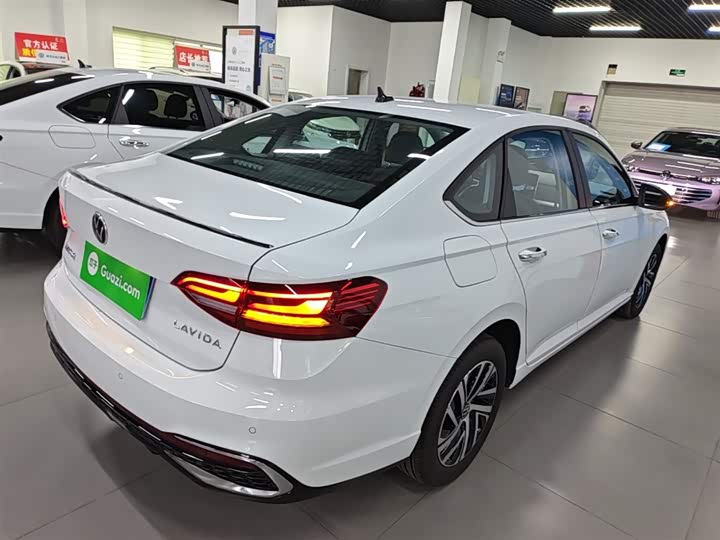 Фото 7 - Volkswagen Lavida