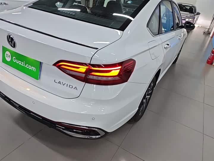 Фото 8 - Volkswagen Lavida