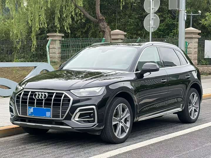 Фото 1 - Audi Q5L