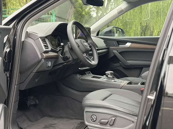 Фото 4 - Audi Q5L