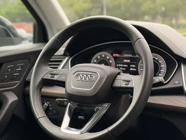Фото 9 - Audi Q5L