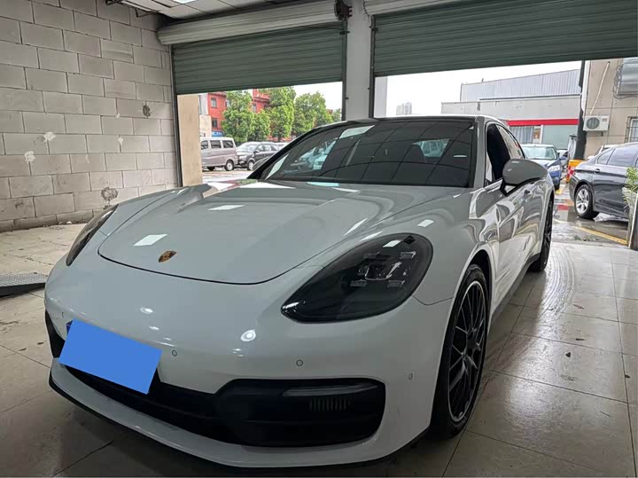 Фото 1 - Porsche Panamera