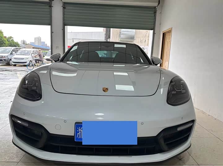 Фото 2 - Porsche Panamera