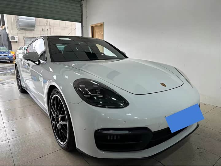 Фото 3 - Porsche Panamera