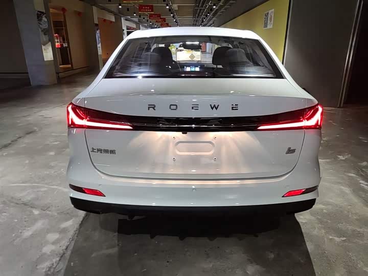 Фото 6 - Roewe i5