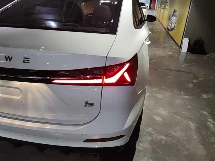 Фото 8 - Roewe i5