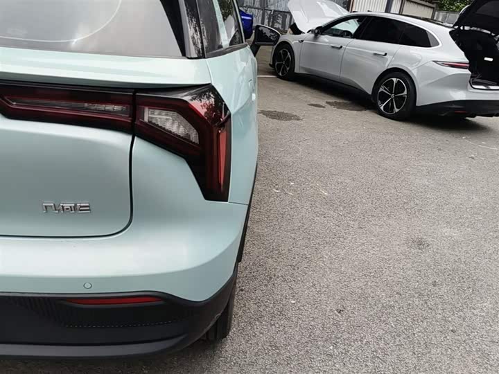 Zdjęcie 8 - Geely Geometry E Firefly