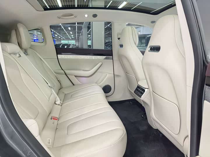 2026 Luxeed R7