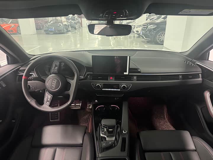 Фото 9 - Audi A4L
