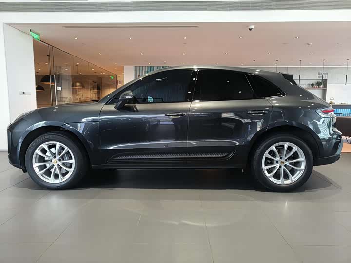 Photo 4 - Porsche Macan