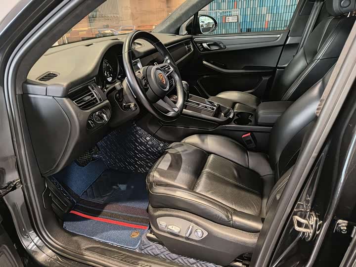 Photo 7 - Porsche Macan