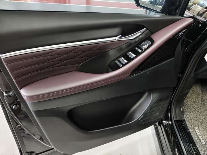 GAC Trumpchi M8 2024 2024款 大师系列 400T 尊贵版