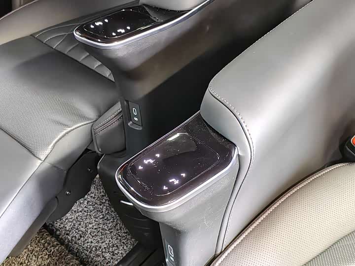 GAC Trumpchi M8 2024 2024款 大师系列 400T 尊贵版