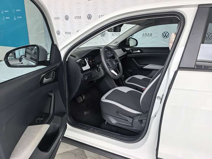 Фото 7 - Volkswagen Tharu