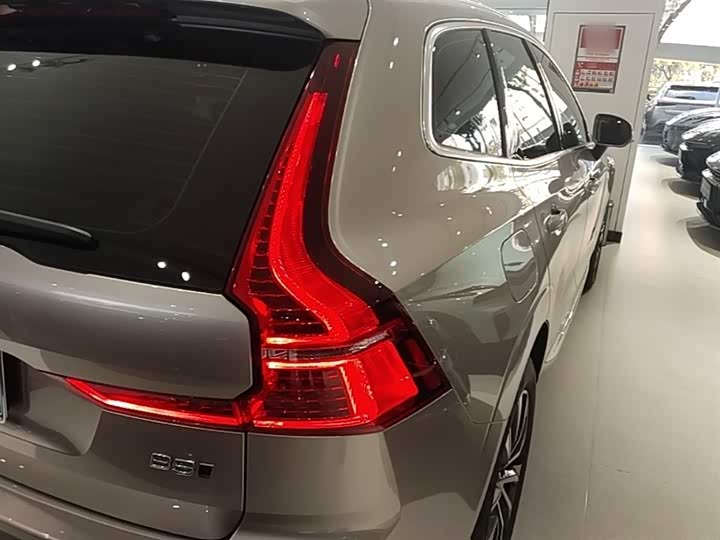 Фото 8 - Volvo XC60