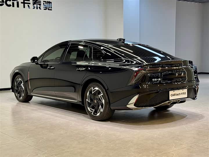 Фото 5 - Hongqi H6