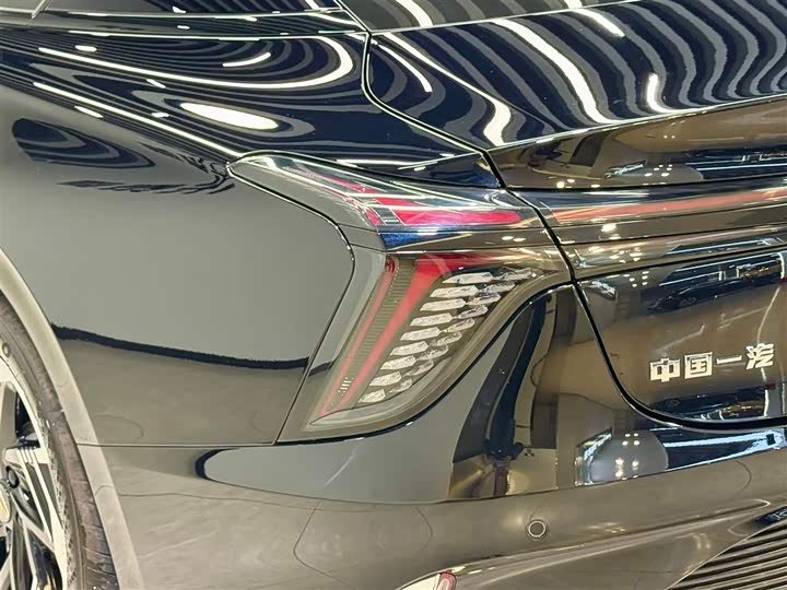 Фото 8 - Hongqi H6