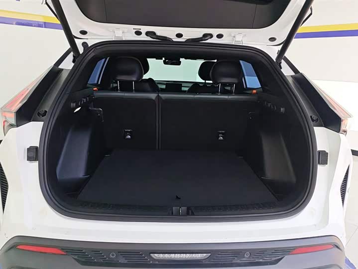 Фото 4 - Geely Atlas