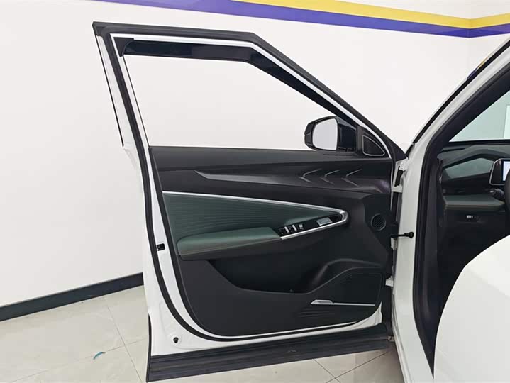 Фото 7 - Geely Atlas
