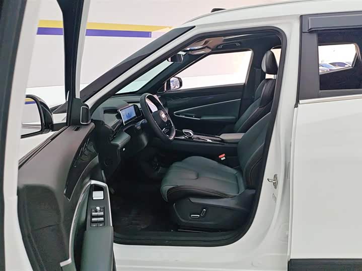 Фото 9 - Geely Atlas