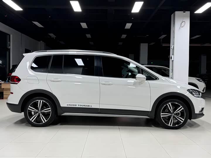 2022 Volkswagen Touran L