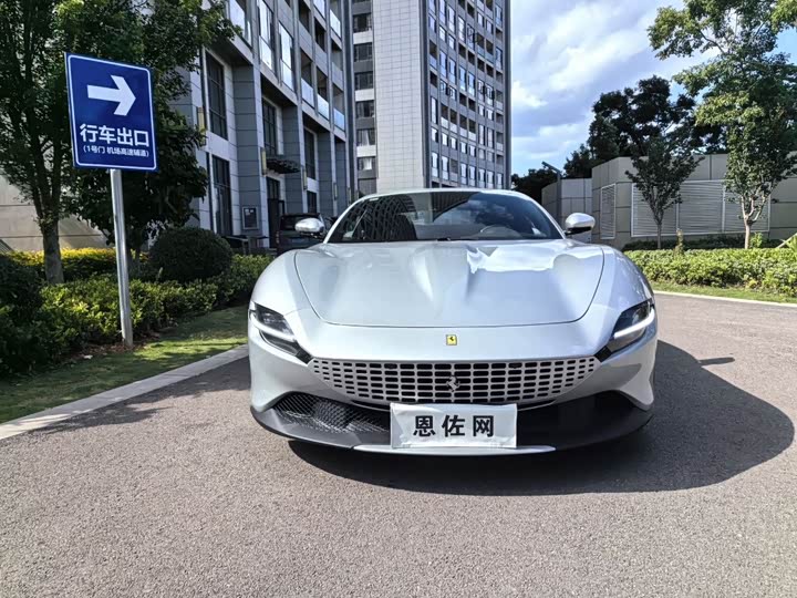 Фото 2 - Ferrari Roma