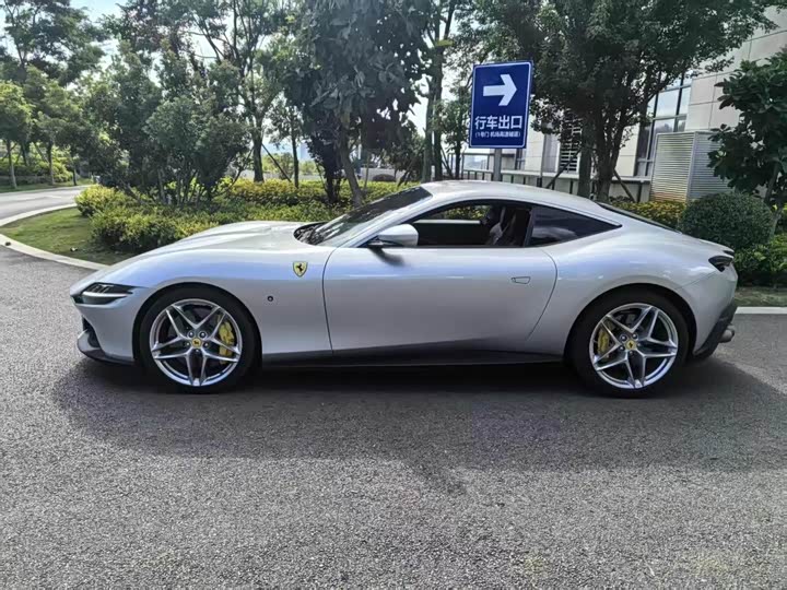 Фото 7 - Ferrari Roma