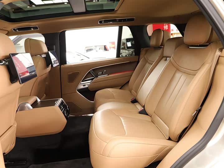Land Rover Range Rover 2025 2025款 3.0 L6 400PS 创世加长版