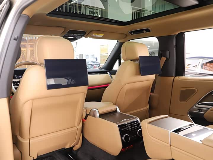 Land Rover Range Rover 2025 2025款 3.0 L6 400PS 创世加长版