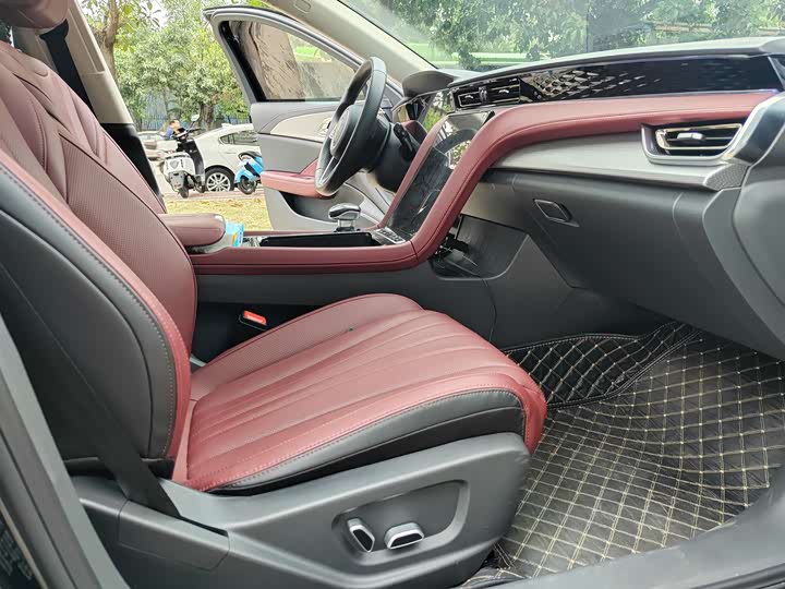Фото 8 - Hongqi H5