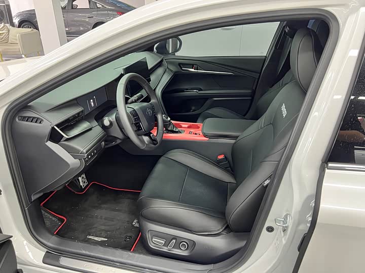 Toyota Camry 2026 2026款 双擎 2.0HXS 运动Plus版