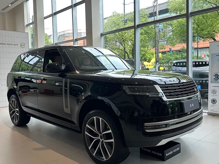 Land Rover Range Rover 2026 2026款 3.0 L6 400PS SE长轴版