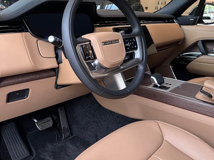 Land Rover Range Rover 2026 2026款 3.0 L6 400PS SE长轴版