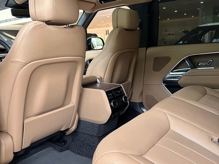 Land Rover Range Rover 2026 2026款 3.0 L6 400PS SE长轴版