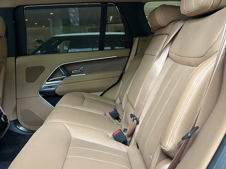 Land Rover Range Rover 2026 2026款 3.0 L6 400PS SE长轴版