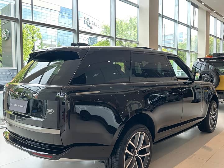Land Rover Range Rover 2026 2026款 3.0 L6 400PS SE长轴版