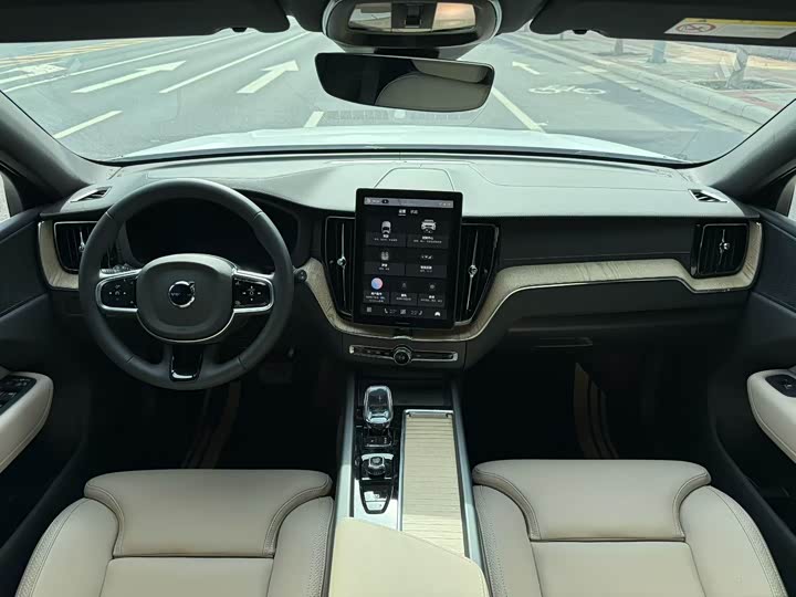 Volvo XC60 2026 2026款 B5 四驱智远豪华版