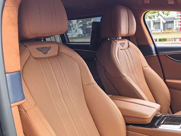 Фото 9 - Bentley Flying Spur Hybrid
