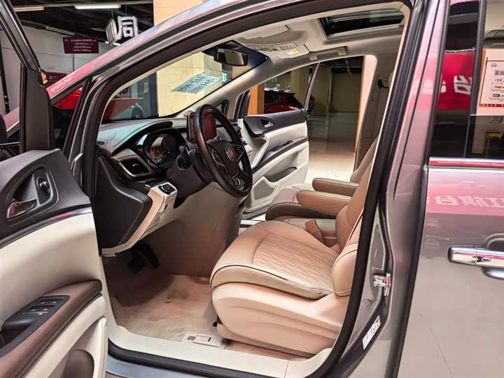 Photo 5 - Buick GL8 ES