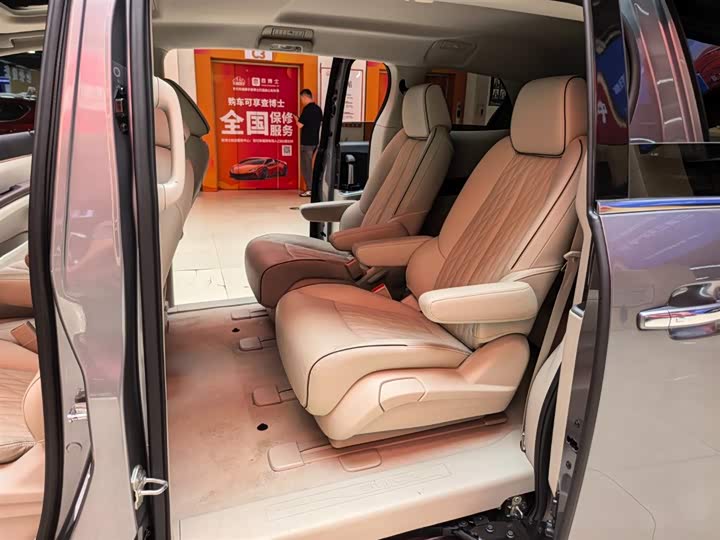 Photo 6 - Buick GL8 ES