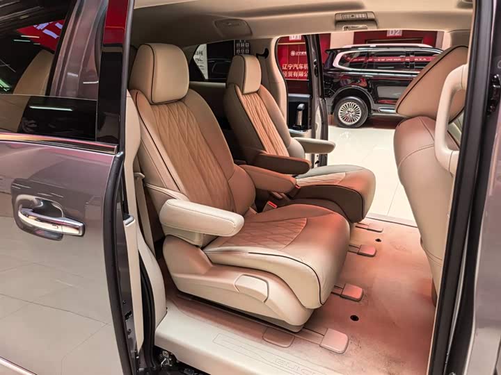 Photo 8 - Buick GL8 ES